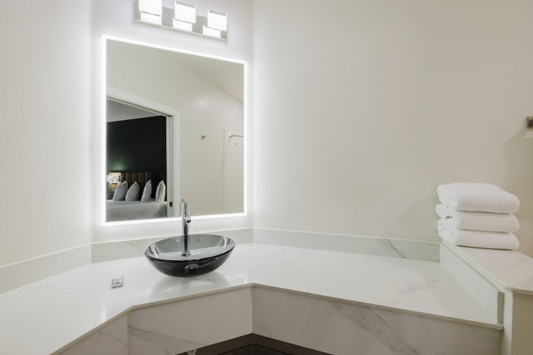 Bathroom 4, SureStay by Best Western Morgan Hill, Santa Clara