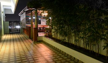 Others 5, De Castle Inn, Thiruvallur
