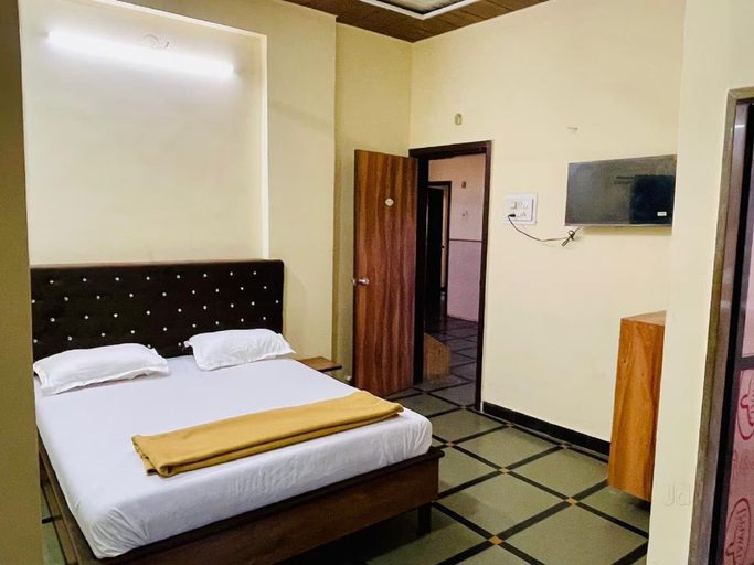 Room 2, Hotel Royal Inn Ulhasnagar, Thane