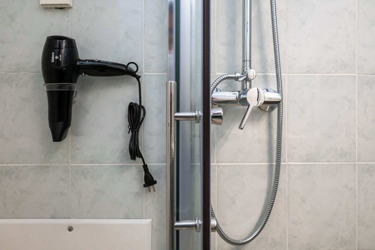 Bathroom 3, Ipapanti Square, Peloponnese