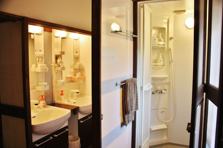 Bathroom 5, Guesthouse Naramachi, Nara
