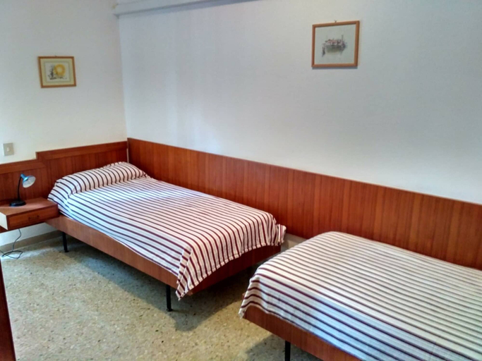 Room 3, Functional Flat With Terrace for a Relaxing Stay, Udine