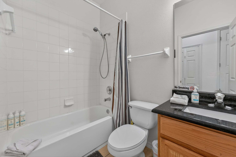 Bathroom 5, Relaxing 4-bedroom, 3-bathroom Poolside Heaven in Cumbrian Lakes, Osceola