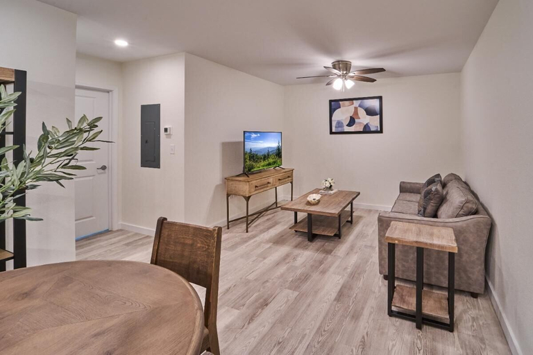 Living area 3, The Ruby 315, Sevier
