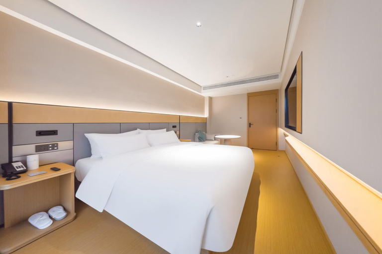 Bedroom 2, JI Hotel Qingdao Shandong Road The MIXC, Qingdao