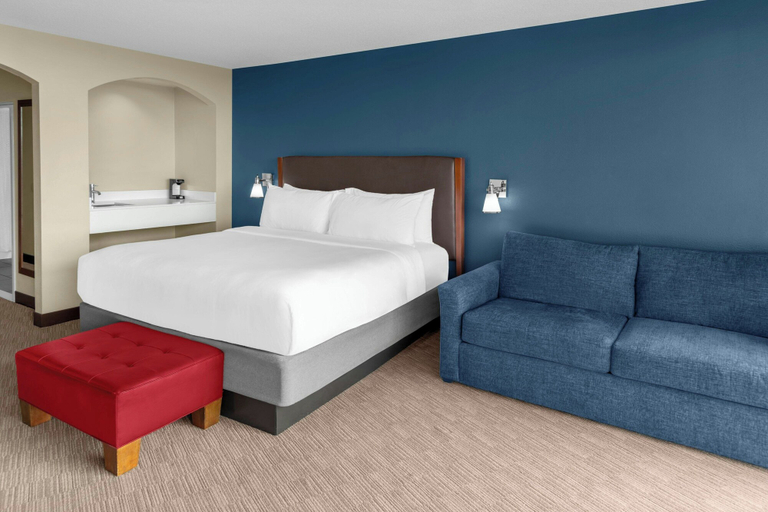 Bedroom 5, Four Points by Sheraton Orlando International Drive, Orange