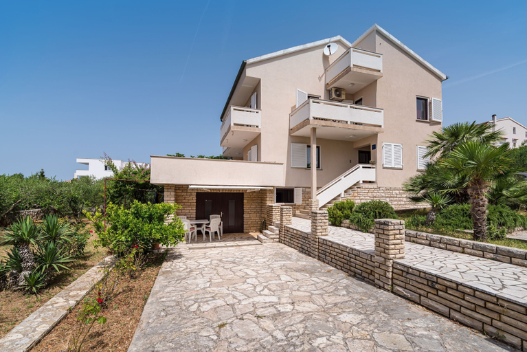 Others 1, Apartment Ljubica With Nice Garden 2, Novalja