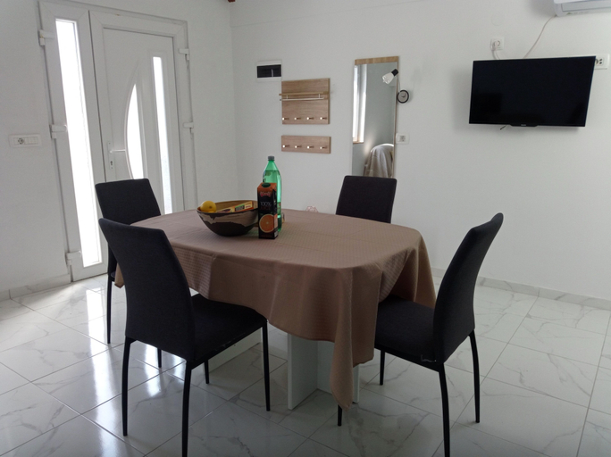 Others 3, "holiday House in old Village", Pojezerje