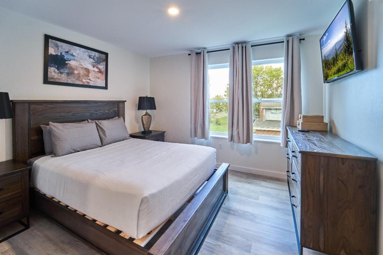Room 4, The Ruby 201, Sevier