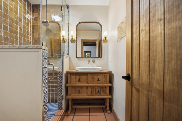 Bathroom 3, Hey House, Chaffee