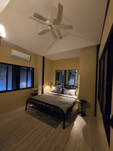 Room 2, Homey Home UP Themed Near MRT Samyot, Phra Nakhon