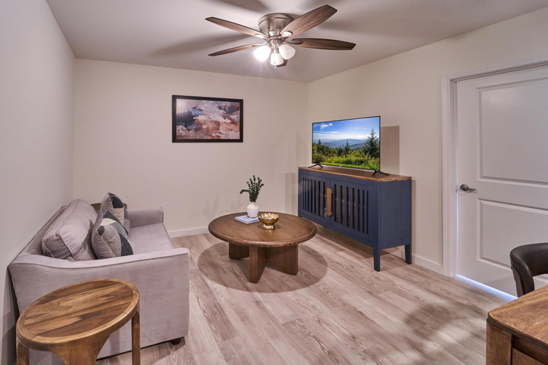 Living area, The Ruby 204, Sevier