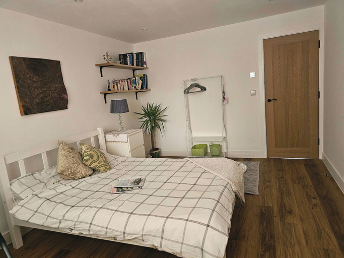 Room 2, 5 Bed -sleeps 7 -new Build -detached Property, Kent