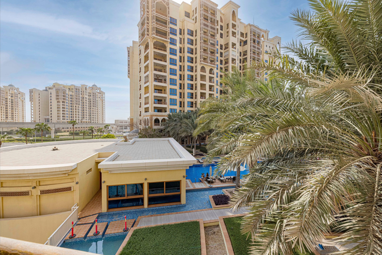 Exterior & Views 2, Large Terrace and Pool View - 2 Br - Next to Mall, Dubai