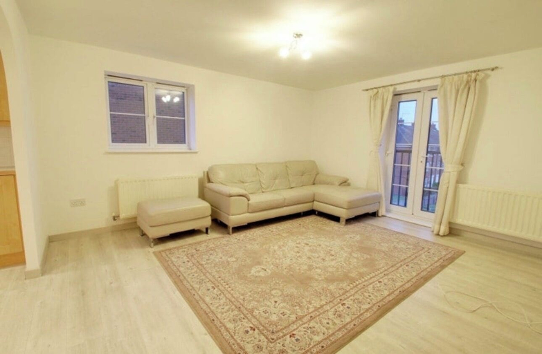 Living room 3, 2 Double Bed Flat, En-suite, Top Floor, With Private Parking, Hertfordshire