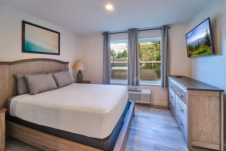 Room, The Ruby 207, Sevier