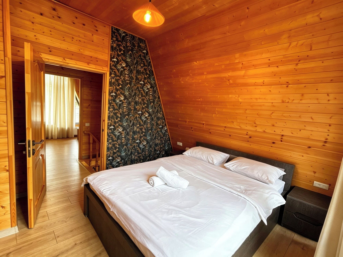 Room 1, Dizak Hills