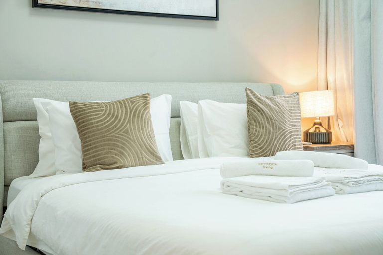 Room 4, Business Bay Retreat - Pool & Lake View, Dubai