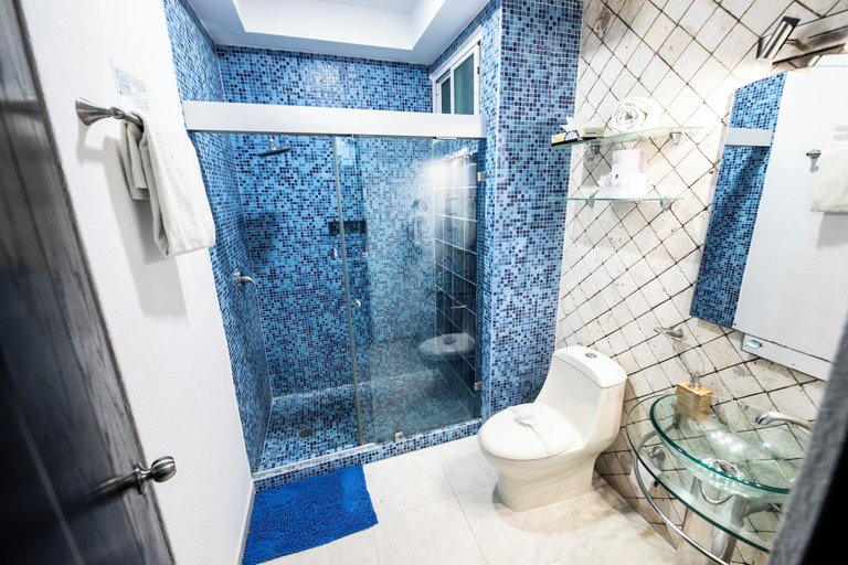 Bathroom 4, Luxury Ocean View Penthouse With Rooftop Jacuzzi in Playa del Carmen, Cozumel