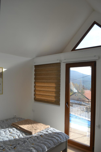 Bedroom, Peuta Hill