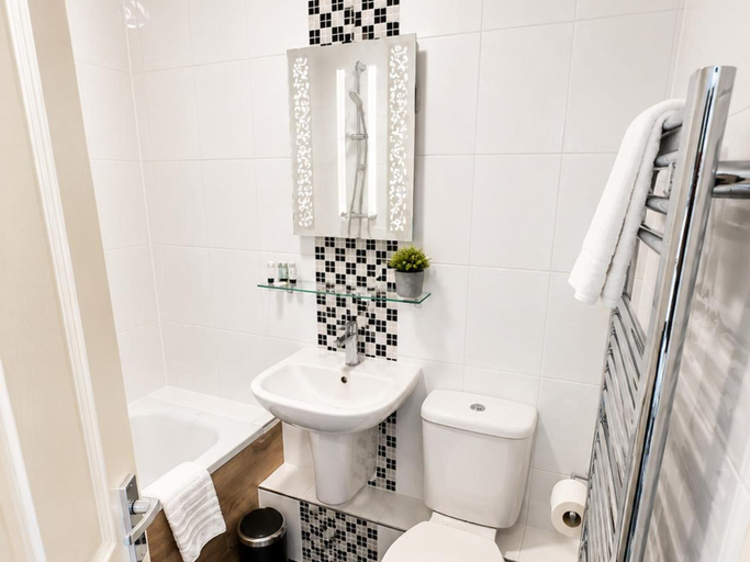 Bathroom 3, Heath Cottage Hotel, Kirklees