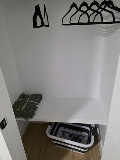 Interior 2, Cozy Irvine Creek Walk-out Suite 10 Mins to YEG, Division No. 11
