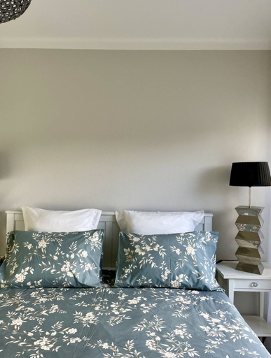 Room 2, Tranquil Retreat in Sesimbra with Private Entrance and Stunning Views, Sesimbra