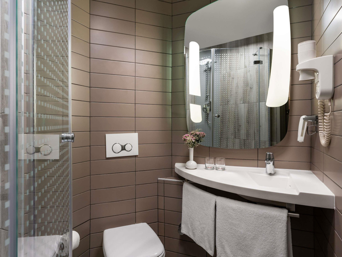 Bathroom 5, ibis Istanbul Tuzla Hotel, Gebze