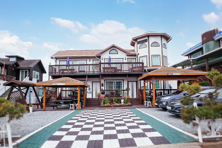 Exterior & Views 1, Taean Everblue Pension, Taean
