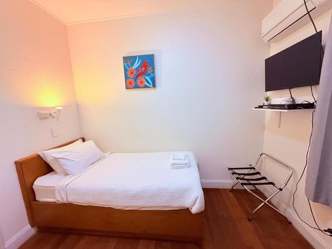 Bedroom 3, Coonalpyn Hotel, The Coorong
