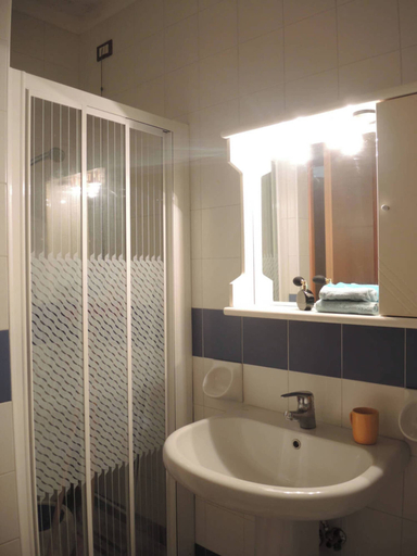 Bathroom 3, Flat in Residence With Swimming Pool and Balcony, Venezia