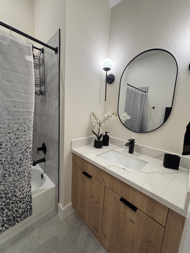 Bathroom 2, Blackout Haus HTX 15 Mins from DT, Houston