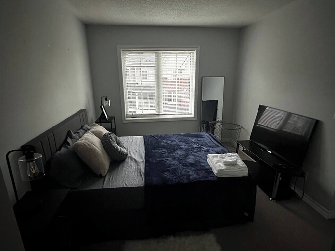 Room 2, Cozy Whitby Retreat - 2 Bedroom Private House, Durham