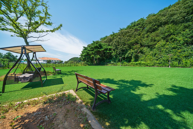 Others 4, Taean Hatgae Play Pension, Taean