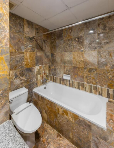 Bathroom 4, Azumaya Hotel Phnom Penh, Phnom Penh
