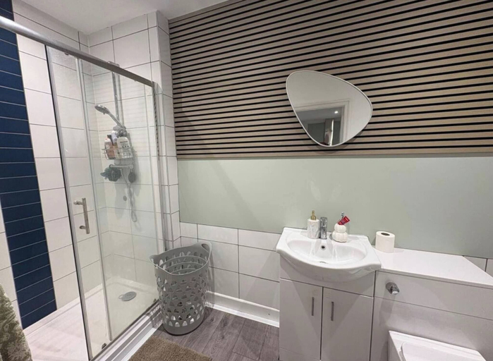 Bathroom 2, Spacious 3-bed Terrace, Great Links, Suffolk