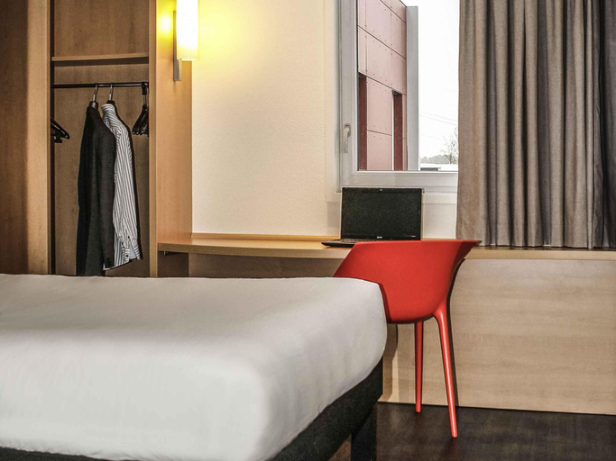 Bedroom 2, ibis Saint Genis Pouilly Genève, Ain