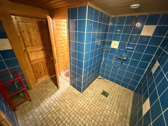 2, Huone-Room, Finland Proper