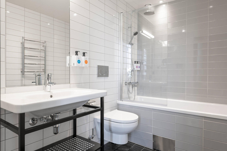 Bathroom 3, Quality Hotel The Box, Linköping