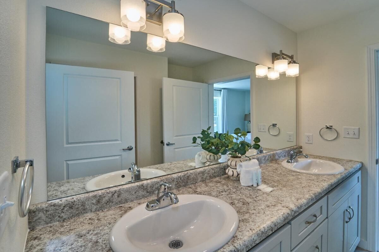 Bathroom 4, The Ruby 300, Sevier