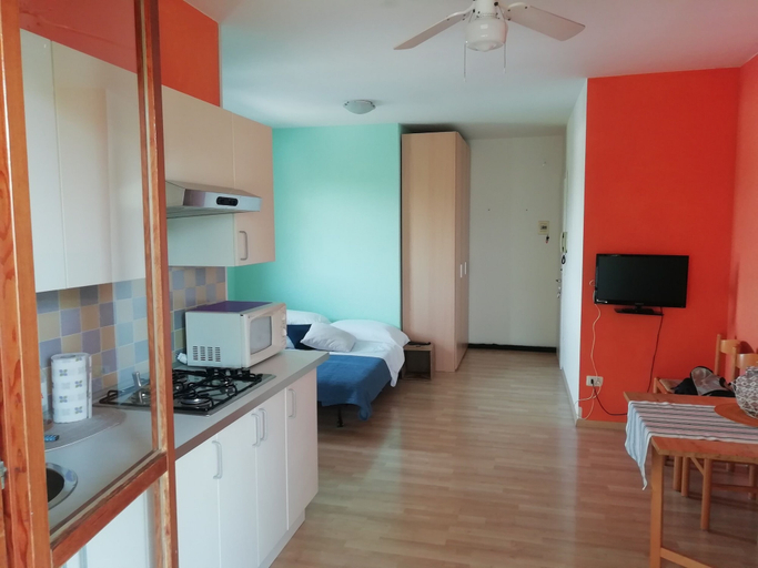 Interior 3, Renovated Studio in a Modern Residence, Venezia