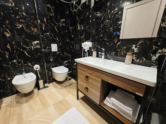 Bathroom 4, Sunset Boulevard Rooms, Vlorës