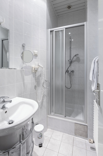Bathroom 5, Hotel Admiral, Wien