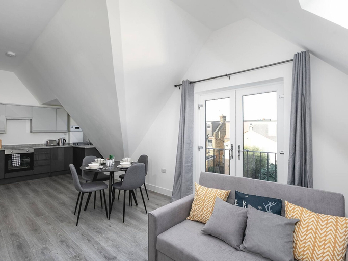 Others 4, Skyvillion -vineyard Court- Enfield 1bed With Balcony, London