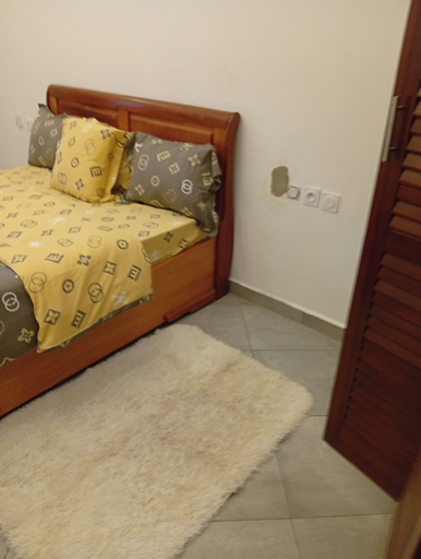 Room 5, Résidence Prestige KGV Appt 301, Wouri