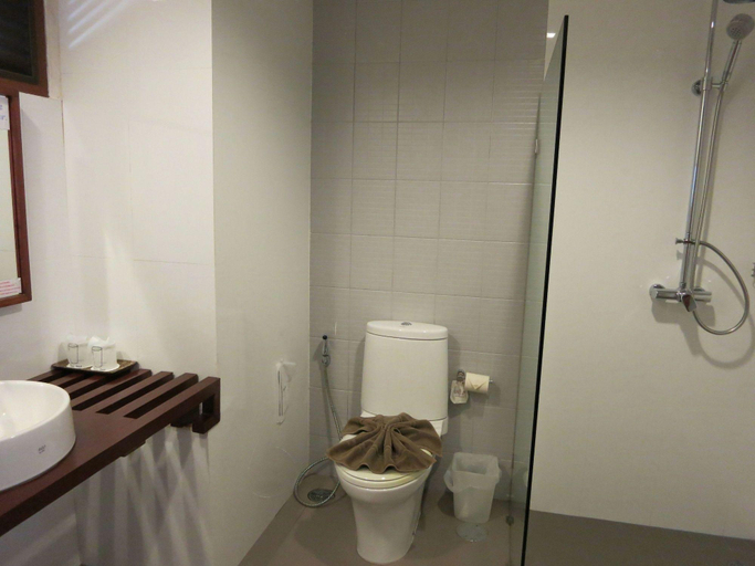 Bathroom 5, Islanda Resort Hotel, K. Ko Kut