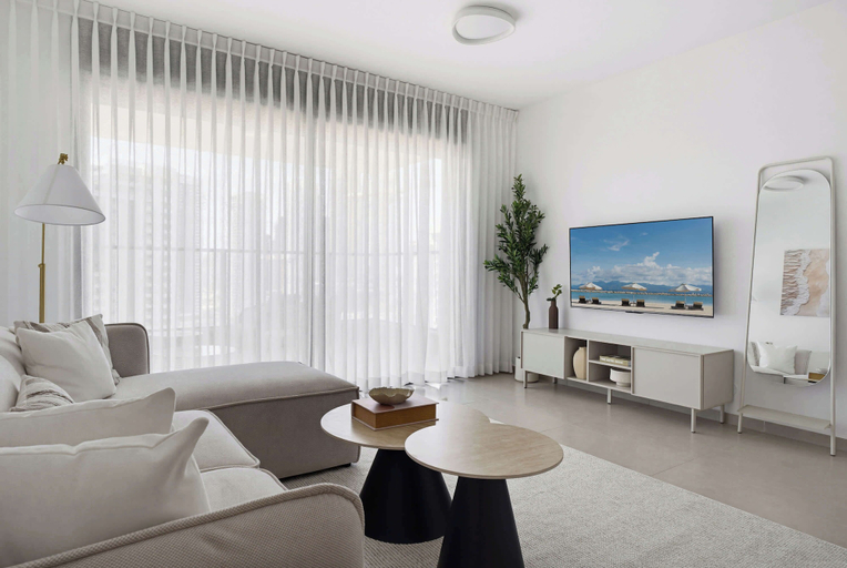 Living area 2, Coastal 4BR Balcony & Mamad l Renovation
