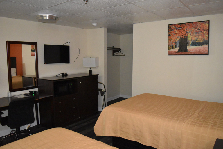 Bedroom 2, PLYMOUTH MOTOR LODGE, Litchfield