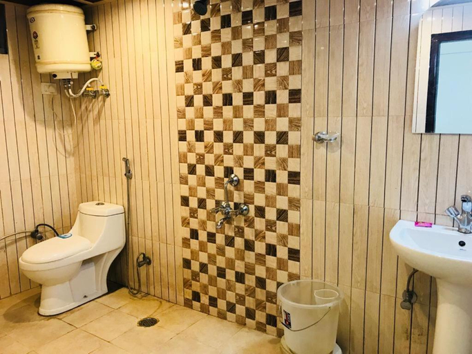 Bathroom 2, Hadimba Palace, Manali, Kullu