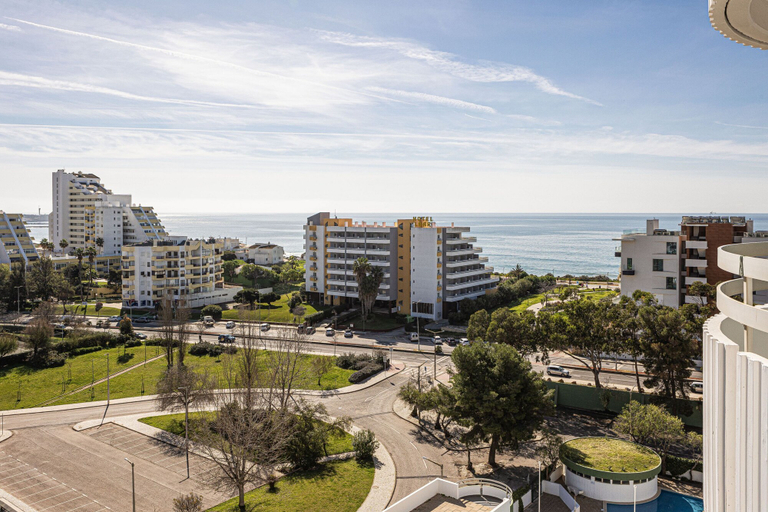 Room 4, Torre Verde Sea View Apartments 906, Portimão